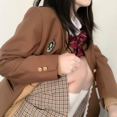 霓虹灯下的圣教士